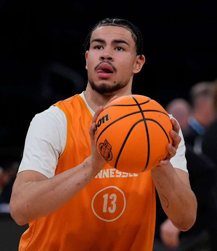 Olivier Nkamhoua, Tennessee F